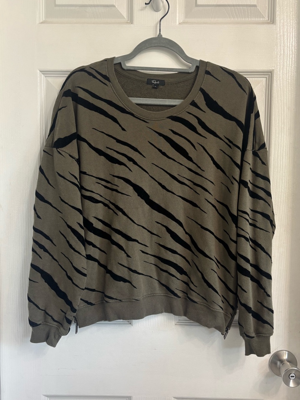 Rails Margo Olive Flocked Tiger Stripe Crewneck Sweater Women’s Large